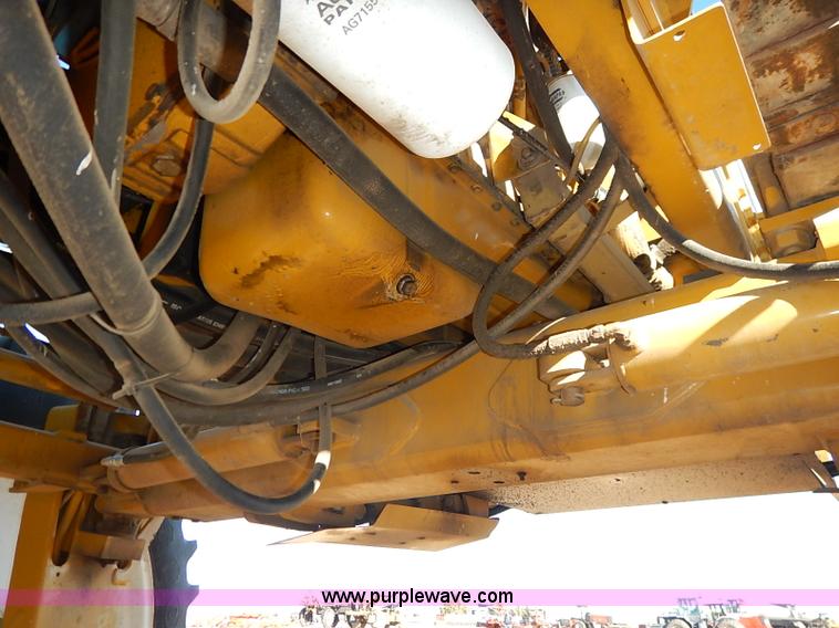 image for item I5229 1995 Ag-Chem RoGator 844 self-propelled sprayer