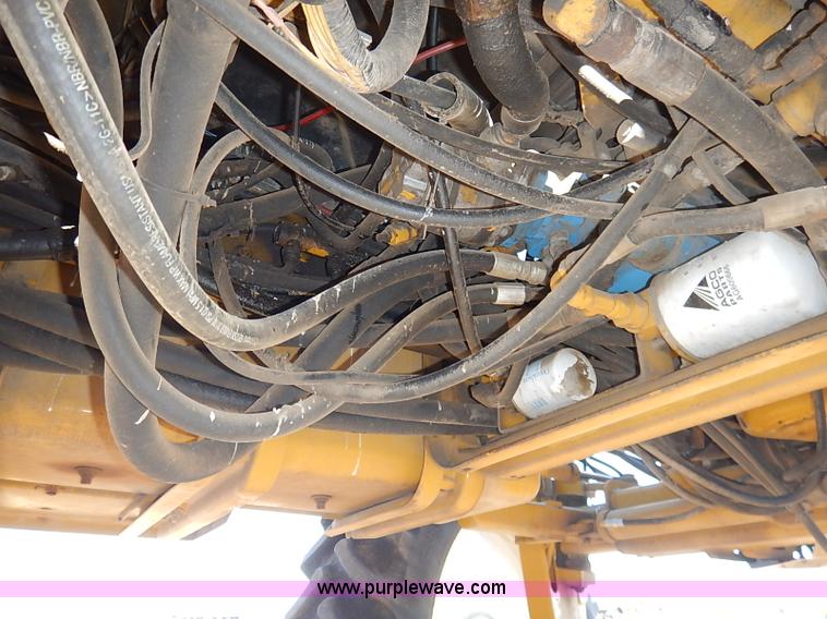 image for item I5229 1995 Ag-Chem RoGator 844 self-propelled sprayer