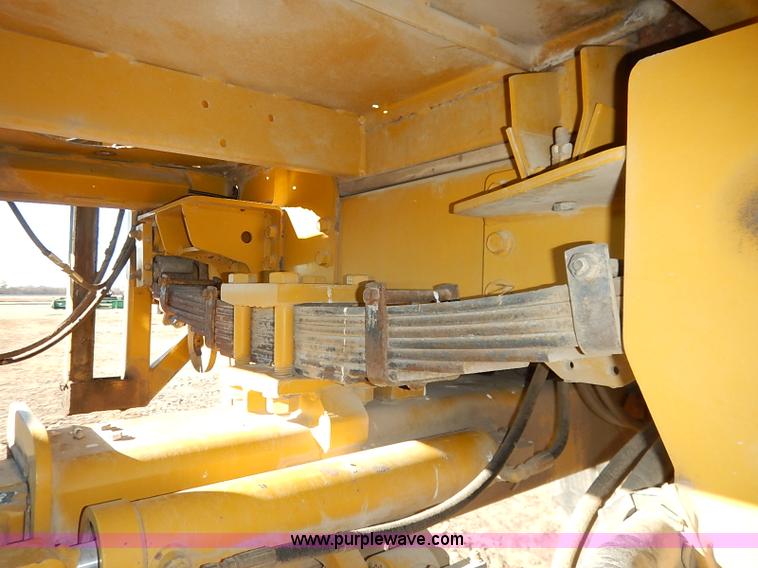 image for item I5229 1995 Ag-Chem RoGator 844 self-propelled sprayer