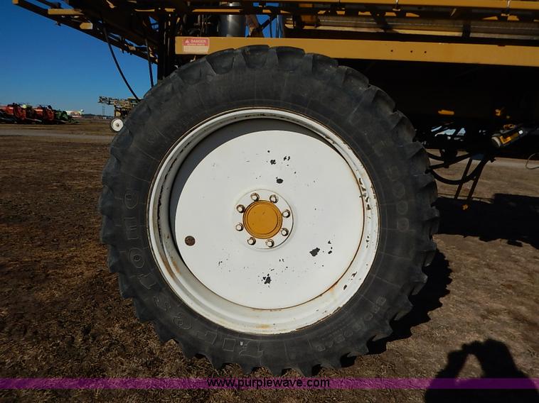 image for item I5229 1995 Ag-Chem RoGator 844 self-propelled sprayer