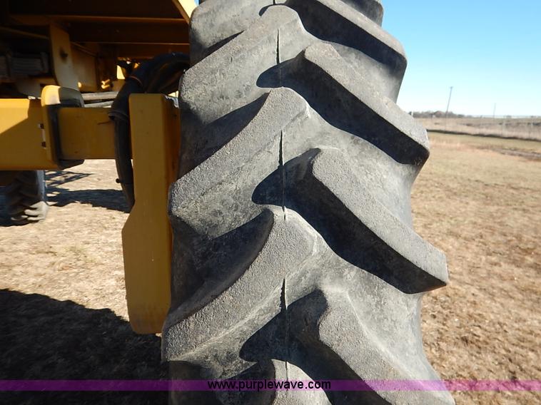 image for item I5229 1995 Ag-Chem RoGator 844 self-propelled sprayer