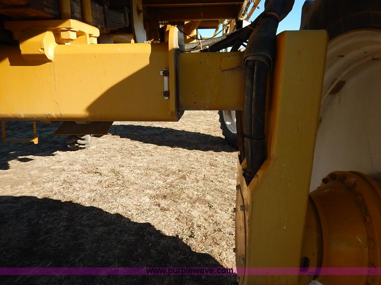 image for item I5229 1995 Ag-Chem RoGator 844 self-propelled sprayer