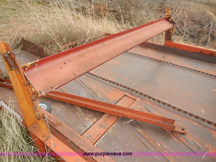 image for item I5236 Farm Hand F1000 bale accumulator