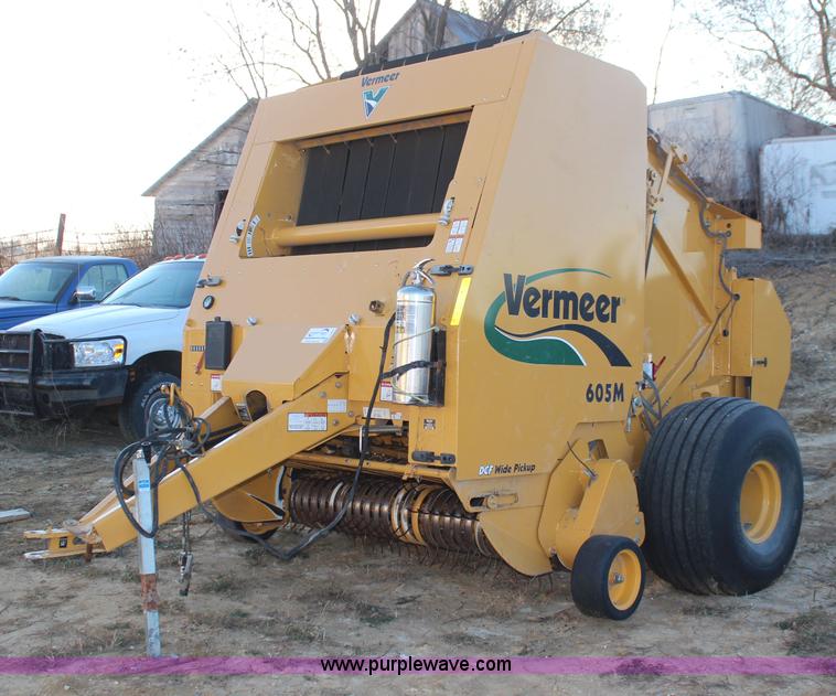 image for item I5943 2008 Vermeer 605M round baler