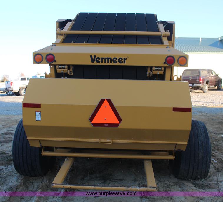 image for item I5943 2008 Vermeer 605M round baler