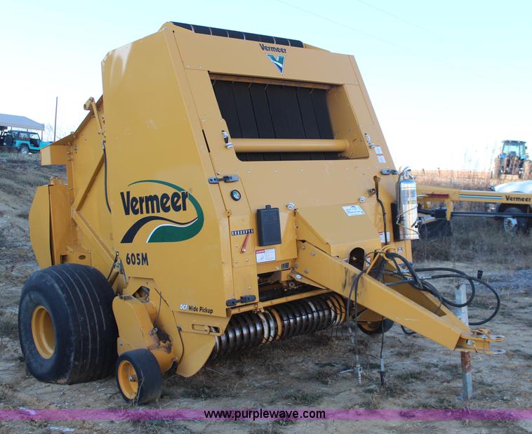 image for item I5943 2008 Vermeer 605M round baler