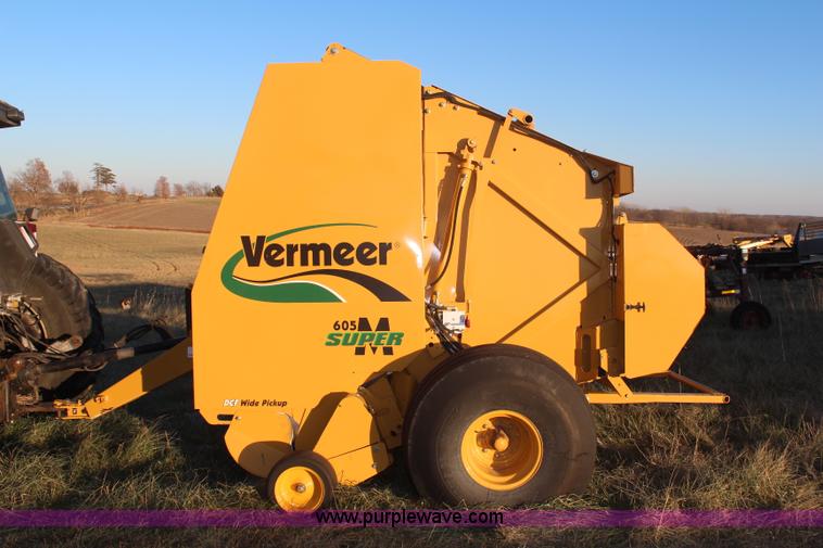 image for item I5944 2010 Vermeer 605 Super M round baler