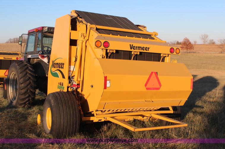 image for item I5944 2010 Vermeer 605 Super M round baler