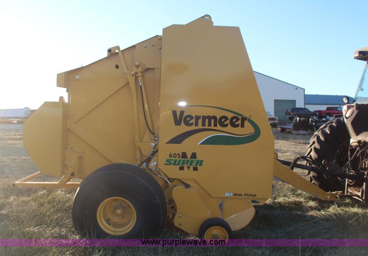 image for item I5944 2010 Vermeer 605 Super M round baler