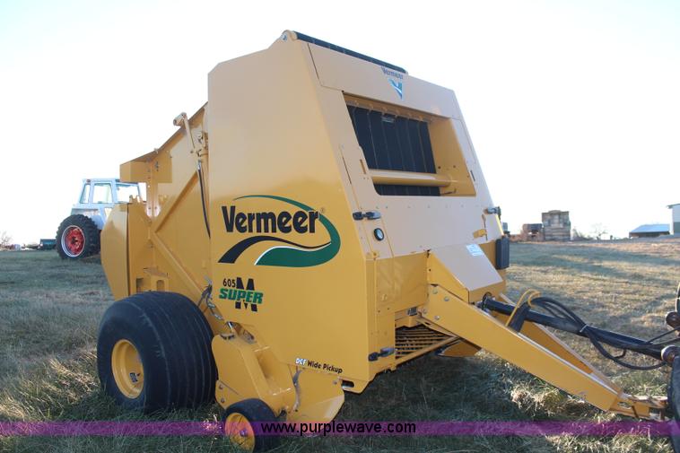 image for item I5944 2010 Vermeer 605 Super M round baler