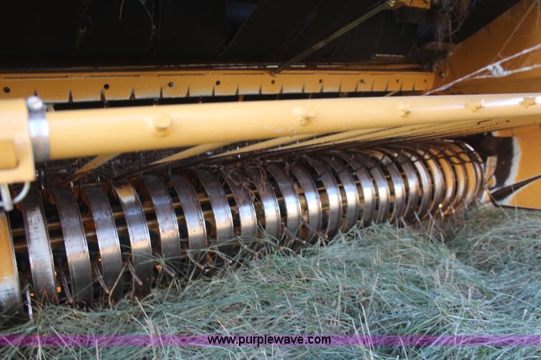 image for item I5944 2010 Vermeer 605 Super M round baler