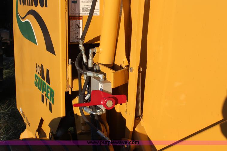 image for item I5944 2010 Vermeer 605 Super M round baler