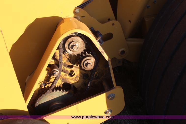 image for item I5944 2010 Vermeer 605 Super M round baler