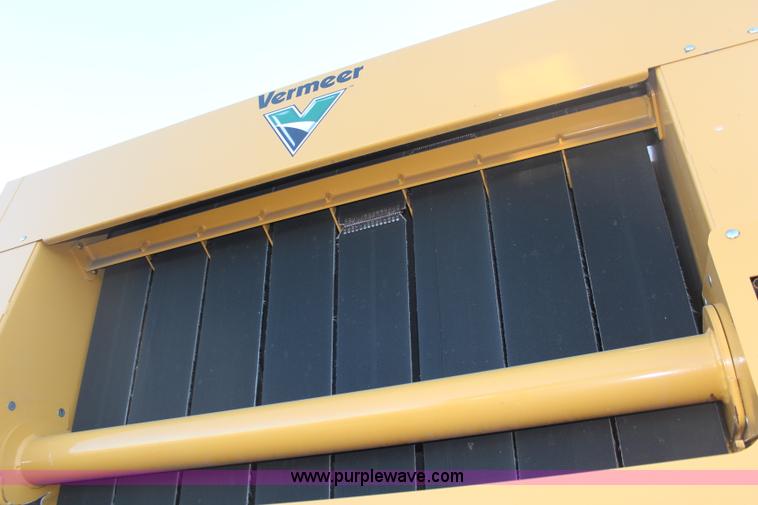 image for item I5944 2010 Vermeer 605 Super M round baler