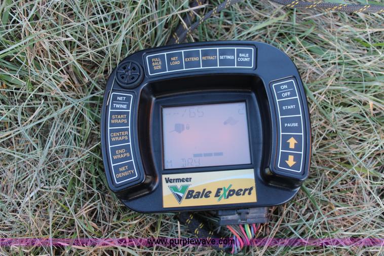 image for item I5944 2010 Vermeer 605 Super M round baler