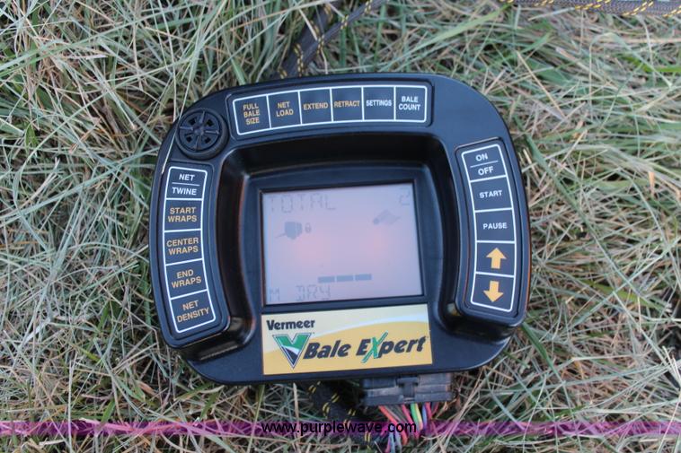 image for item I5944 2010 Vermeer 605 Super M round baler