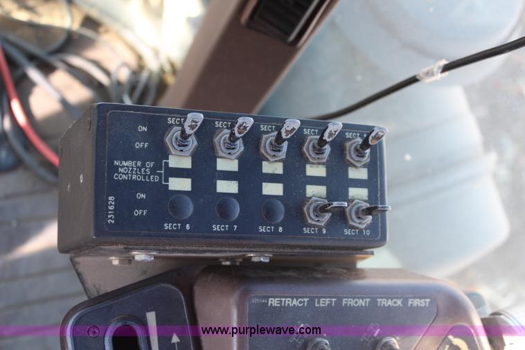 image for item I5945 1997 Ag-Chem RoGator 854 self-propelled sprayer