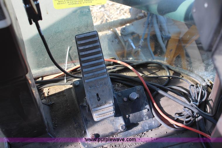 image for item I5945 1997 Ag-Chem RoGator 854 self-propelled sprayer