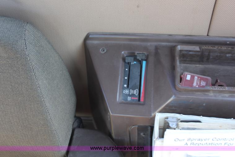 image for item I5945 1997 Ag-Chem RoGator 854 self-propelled sprayer