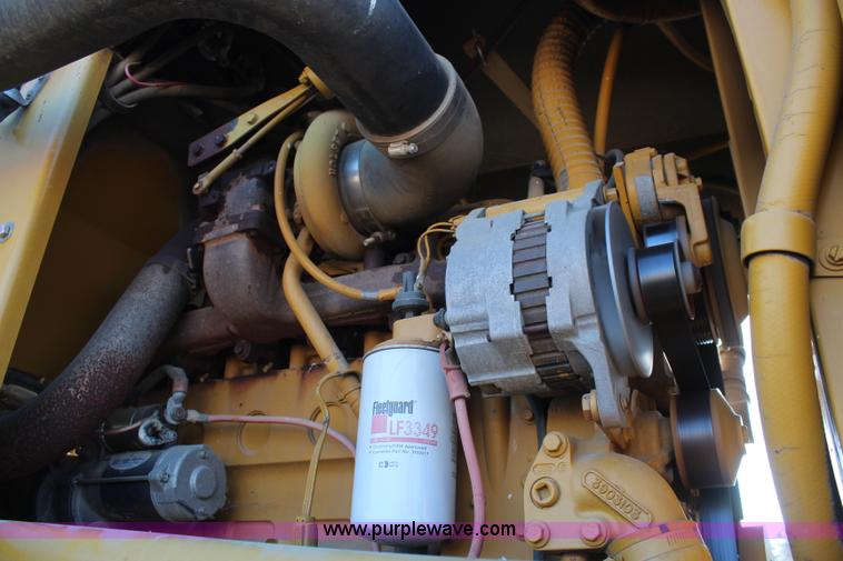 image for item I5945 1997 Ag-Chem RoGator 854 self-propelled sprayer