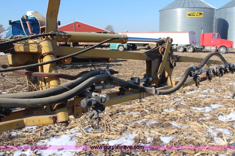 image for item I5945 1997 Ag-Chem RoGator 854 self-propelled sprayer