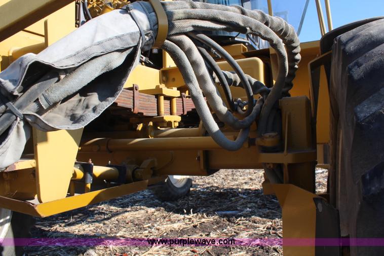 image for item I5945 1997 Ag-Chem RoGator 854 self-propelled sprayer