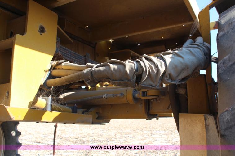 image for item I5945 1997 Ag-Chem RoGator 854 self-propelled sprayer