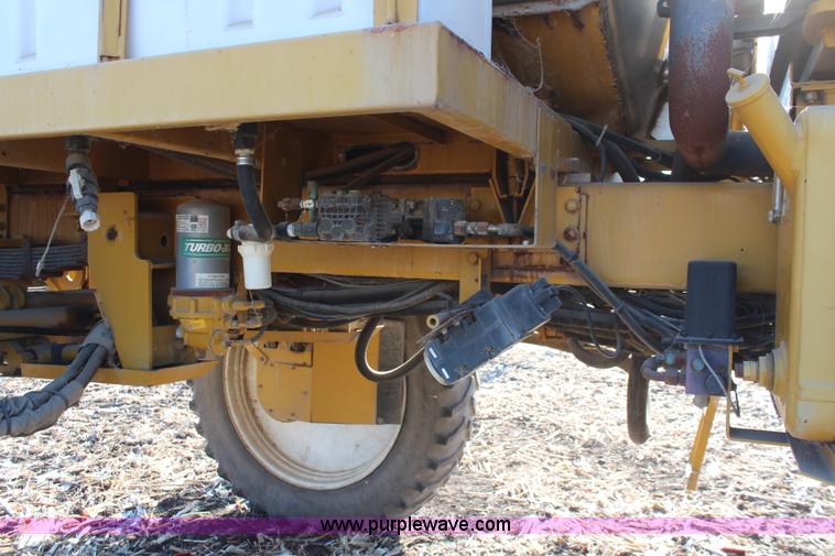 image for item I5945 1997 Ag-Chem RoGator 854 self-propelled sprayer