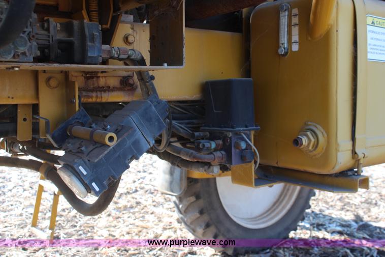 image for item I5945 1997 Ag-Chem RoGator 854 self-propelled sprayer