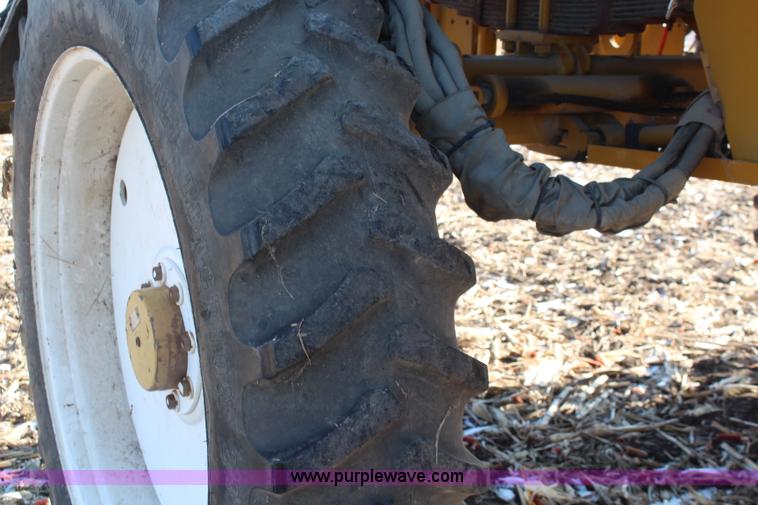 image for item I5945 1997 Ag-Chem RoGator 854 self-propelled sprayer