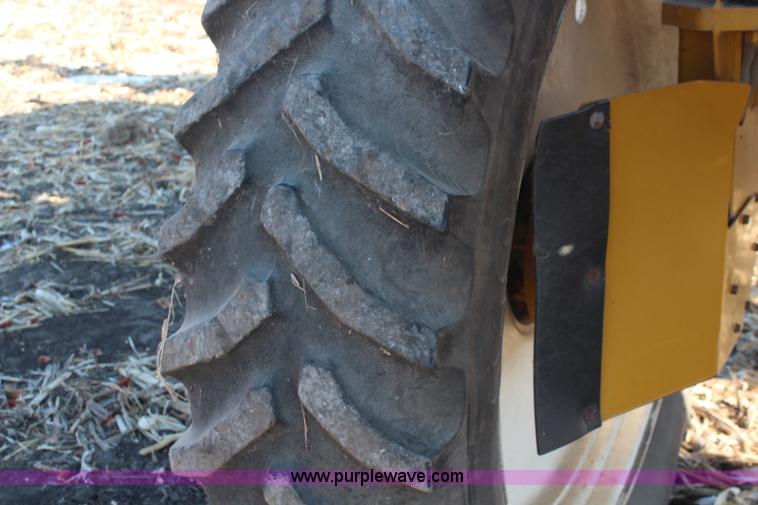 image for item I5945 1997 Ag-Chem RoGator 854 self-propelled sprayer