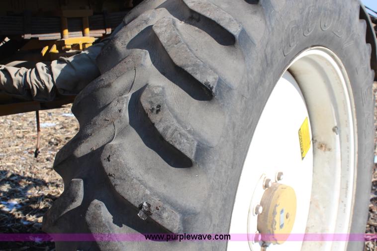 image for item I5945 1997 Ag-Chem RoGator 854 self-propelled sprayer