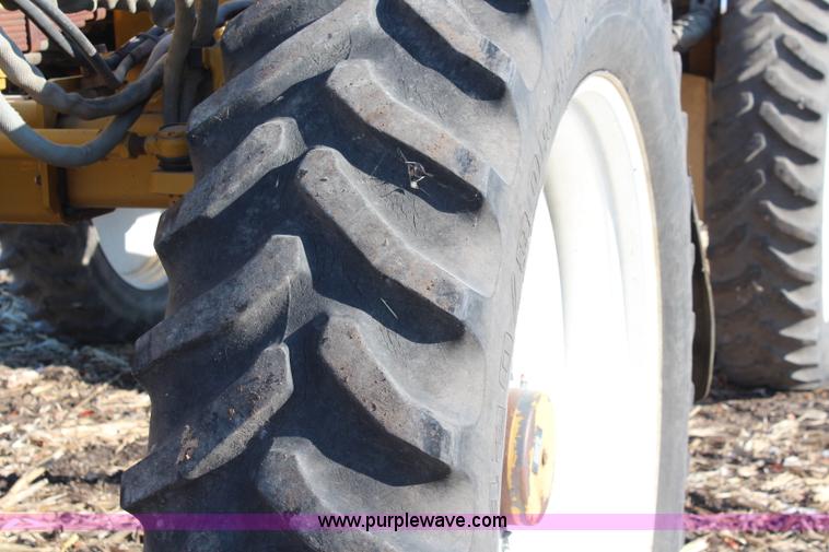 image for item I5945 1997 Ag-Chem RoGator 854 self-propelled sprayer