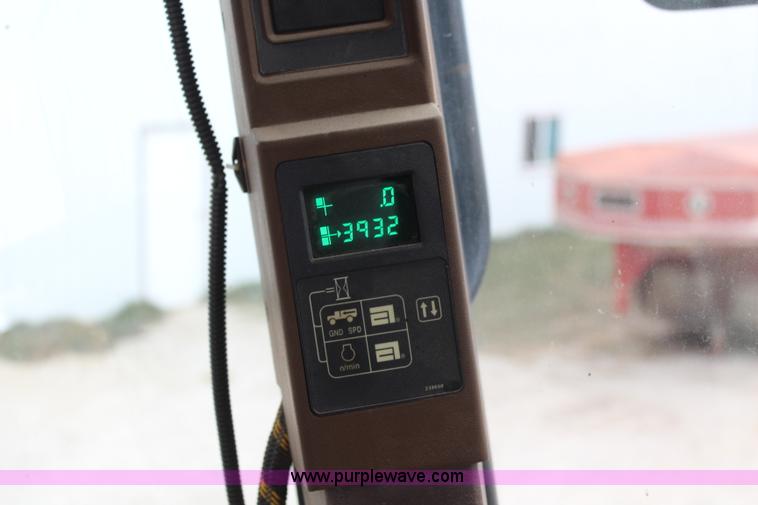 image for item I5959 2002 Ag-Chem RoGator 854 self-propelled sprayer