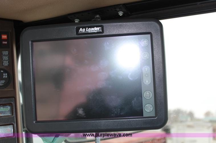 image for item I5959 2002 Ag-Chem RoGator 854 self-propelled sprayer