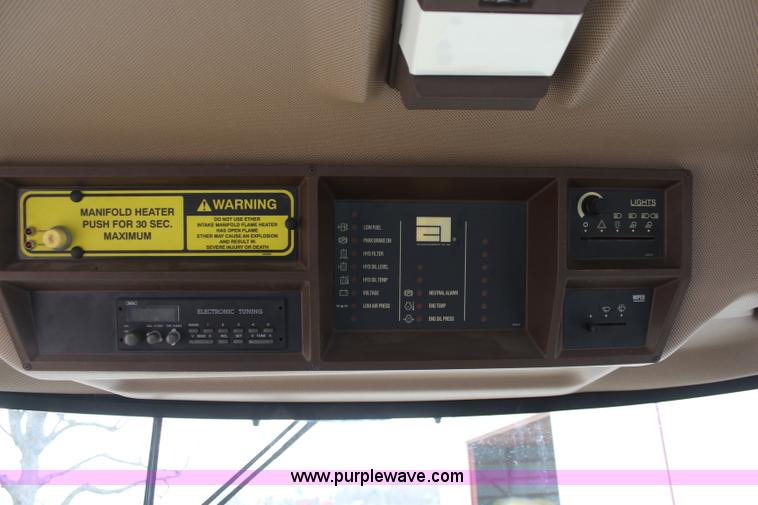 image for item I5959 2002 Ag-Chem RoGator 854 self-propelled sprayer