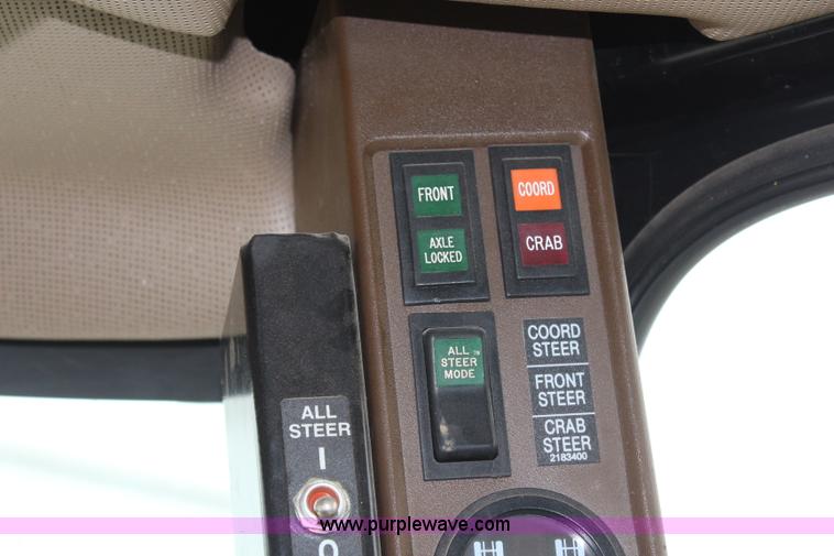 image for item I5959 2002 Ag-Chem RoGator 854 self-propelled sprayer