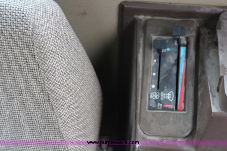 image for item I5959 2002 Ag-Chem RoGator 854 self-propelled sprayer