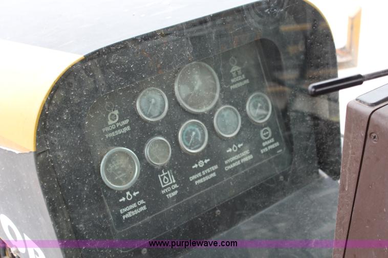 image for item I5959 2002 Ag-Chem RoGator 854 self-propelled sprayer