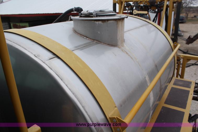 image for item I5959 2002 Ag-Chem RoGator 854 self-propelled sprayer