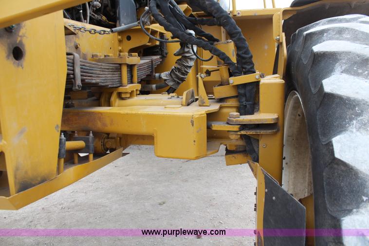 image for item I5959 2002 Ag-Chem RoGator 854 self-propelled sprayer