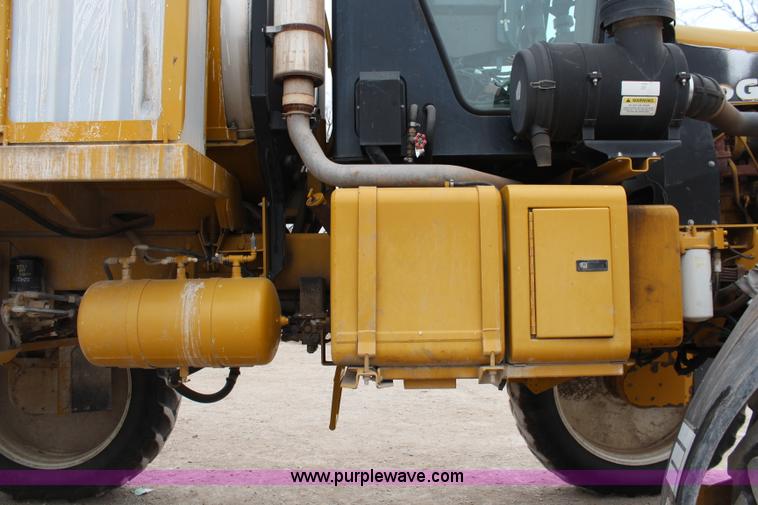 image for item I5959 2002 Ag-Chem RoGator 854 self-propelled sprayer