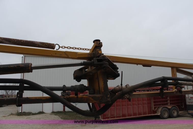 image for item I5959 2002 Ag-Chem RoGator 854 self-propelled sprayer