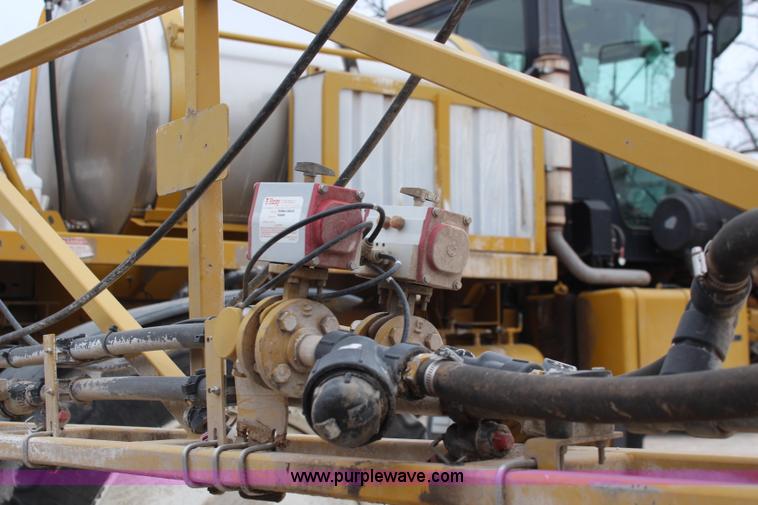 image for item I5959 2002 Ag-Chem RoGator 854 self-propelled sprayer