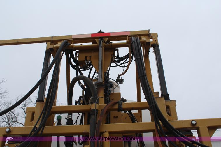 image for item I5959 2002 Ag-Chem RoGator 854 self-propelled sprayer