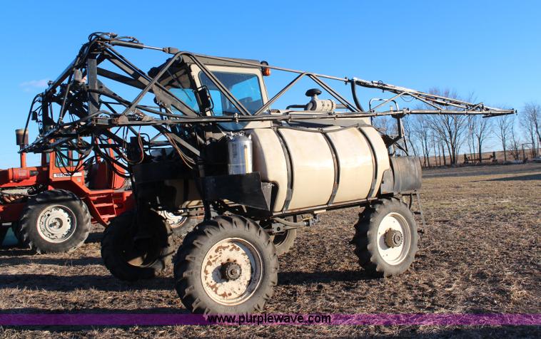 image for item I5961 1993 Hagie 280 self-propelled sprayer