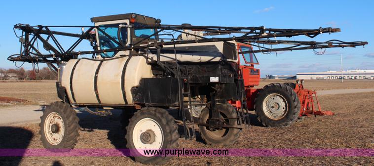image for item I5961 1993 Hagie 280 self-propelled sprayer