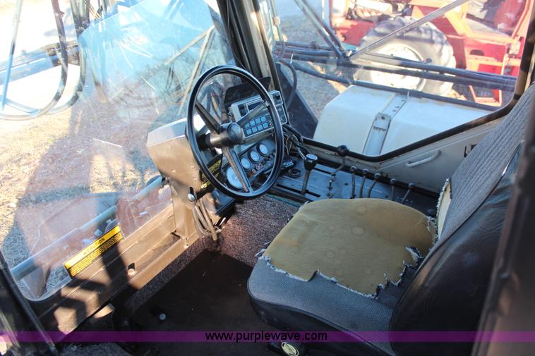 image for item I5961 1993 Hagie 280 self-propelled sprayer