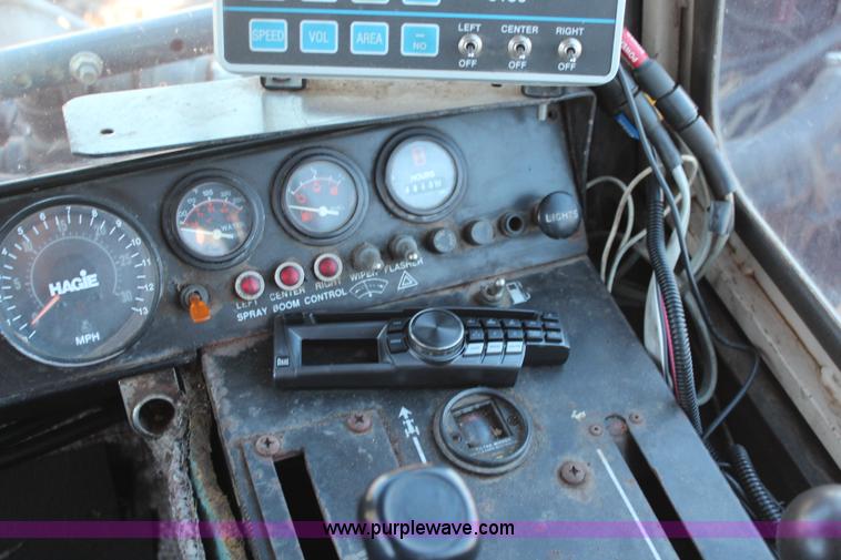 image for item I5961 1993 Hagie 280 self-propelled sprayer