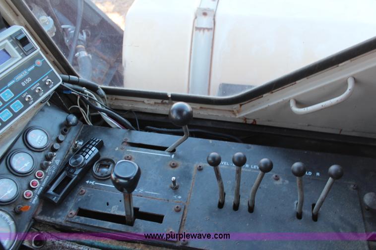 image for item I5961 1993 Hagie 280 self-propelled sprayer